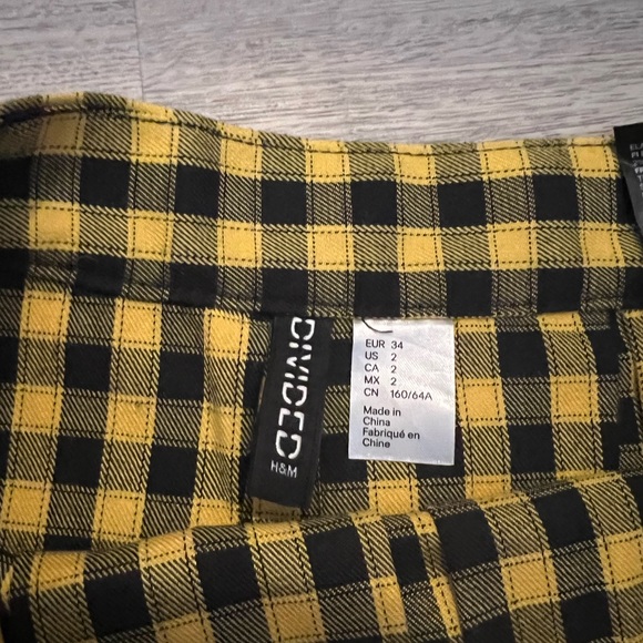 Juniors Divided by H & M yellow and black checkered 14 in skirt - Picture 3 of 4